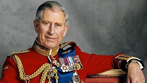 In lockerer Haltung zeigt sich Charles auf dem offiziellen Geburtstagsfoto In lockerer Haltung zeigt sich Charles auf dem offiziellen Geburtstagsfoto