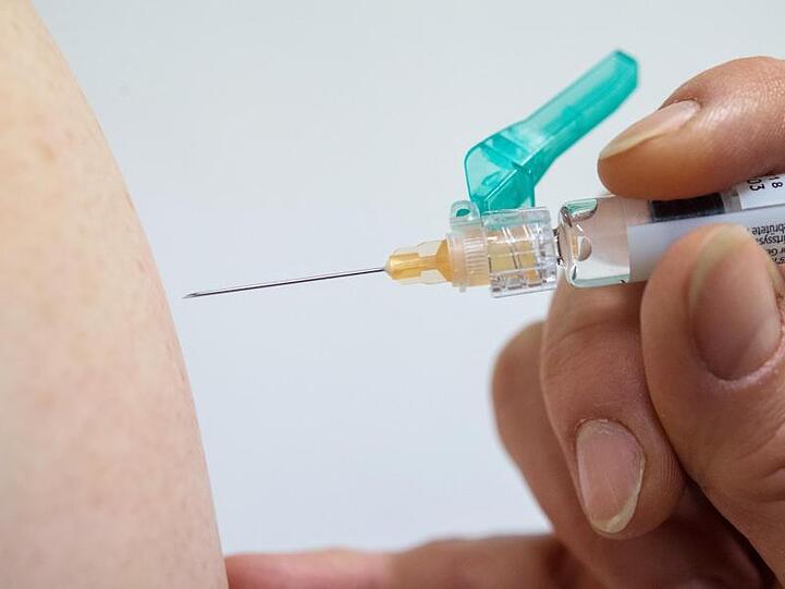 Grippeimpfung in der Apotheke? Gesundheitsminister Spahn kann sich das vorstellen.
