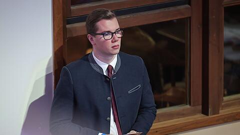 Die Staatsanwaltschaft Würzburg wirft dem 23-Jährigen unter anderem Volksverhetzung, Geldwäsche und Nötigung vor. (Archivbild)