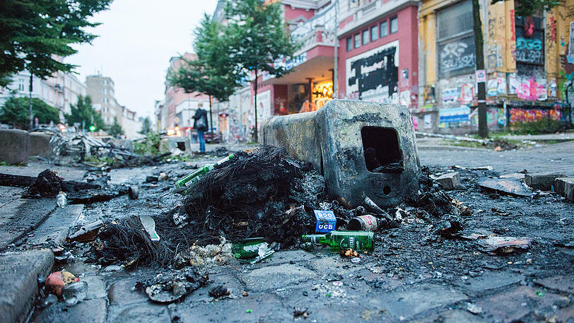 In Hamburg sah man am Abend viele brennende Barrikaden. Ein Vorgeschack auf die Gipfeltage?