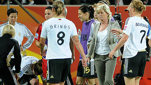 Es sollte nicht sein: Die Mannschaft von Silvia Neid ist bei der Heim-WM im Viertelfinale ausgeschieden Es sollte nicht sein: Die Mannschaft von Silvia Neid ist bei der Heim-WM im Viertelfinale ausgeschieden