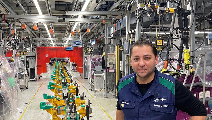 Sener Yilmaz absolvierte ein Doppelprogramm: Schichtarbeit bei BMW und parallel dazu ein berufsbegleitendes Studium an der FOM in München.