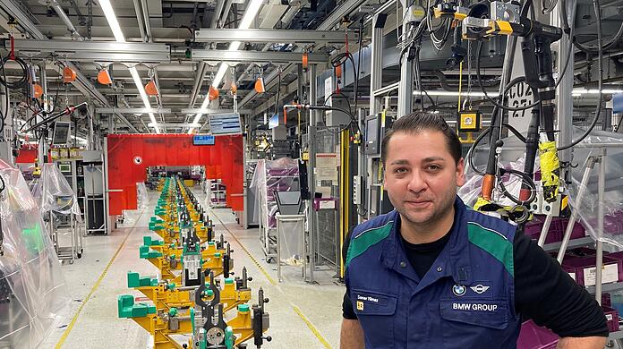 Sener Yilmaz absolvierte ein Doppelprogramm: Schichtarbeit bei BMW und parallel dazu ein berufsbegleitendes Studium an der FOM in München.