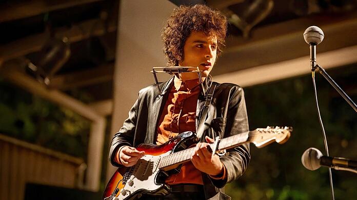 Timothée Chalamet als Bob Dylan im Kinofilm "A Complete Unknown".