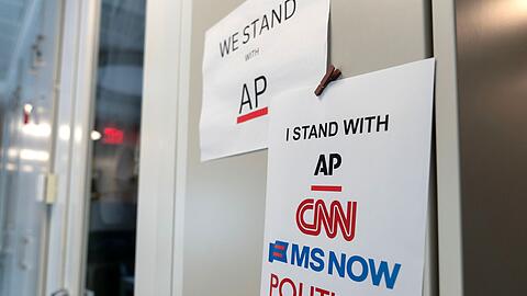 Andere Medien solidarisierten sich mit den geschassten Journalisten. Andere Medien solidarisierten sich mit den geschassten Journalisten.