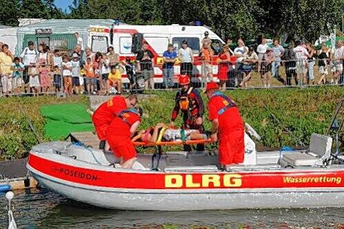 Die Retter der DLRG in ihrem Schlauchboot: Hier bei einer Vorführung im Nürnberger Hafen.