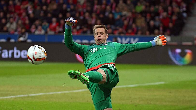 MANUEL NEUER NOTE 3: Wieder ein zu-Null für den Nationaltorhüter, der sich aber gewundert haben dürfte. Nie hatte Neuer so wenig in einem Spiel gegen Leverkusen, zumindest auswärts, zu tun. Ein paar Mal rechtzeitig rauslaufen, ein paar Mal zupacken &ndash; fertig war "die Null".