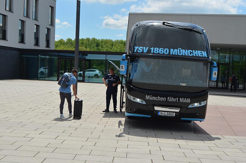Die Bilder von der Ankunft der Löwen im beschaulichen Heidenheim.