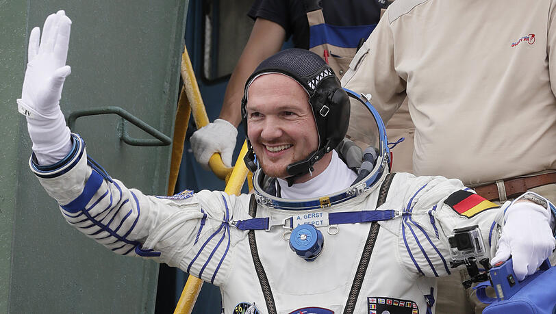 06.06.2018: Alexander Gerst winkt vor dem Abflug zur Raumstation ISS. 06.06.2018: Alexander Gerst winkt vor dem Abflug zur Raumstation ISS.