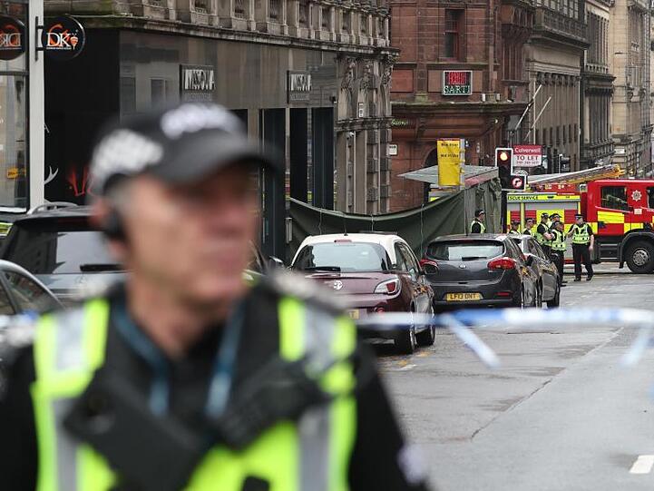 Nach der Messerattacke in Glasgow hat die Polizei den Täter identifiziert.