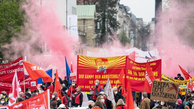 Motto "Solidarität ist Zukunft": Kundgebung des Deutschen Gewerkschaftsbundes am Königsplatz in München.