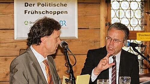 Sprach klare Worte: Der Chef der Bundesagentur für Arbeit, Frank-Jürgen Weise (rechts), im Gespräch mit Rudolf Erhard. Sprach klare Worte: Der Chef der Bundesagentur für Arbeit, Frank-Jürgen Weise (rechts), im Gespräch mit Rudolf Erhard.