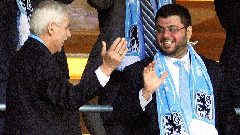 Wie beste Freunde: Ismaik klatscht sich mit Präsident Dieter Schneider ab. Wie beste Freunde: Ismaik klatscht sich mit Präsident Dieter Schneider ab.