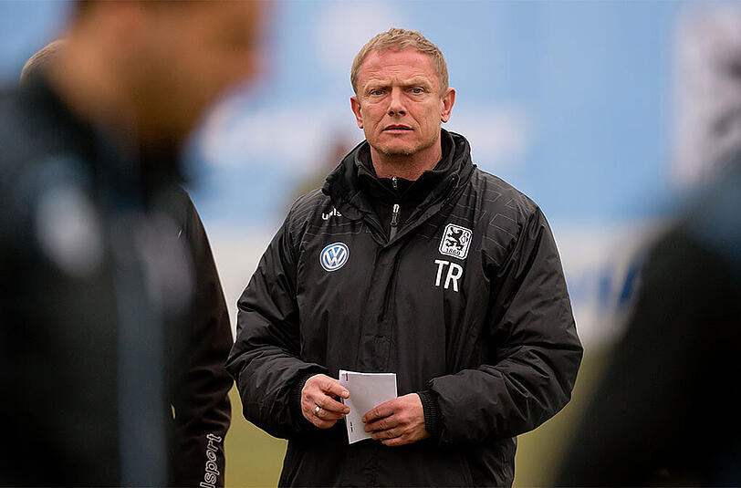 Anfangs nur als Interims-Lösung geplant gewesen, übernimmt der bisherige U21-Trainer Torsten Fröhling das Cheftrainer-Amt jetzt doch bis zum Ende der Saison.