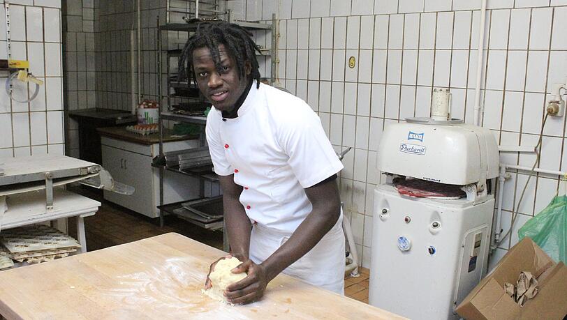Will arbeiten, darf aber nicht: Ousmane Toure (21) aus dem Senegal. Will arbeiten, darf aber nicht: Ousmane Toure (21) aus dem Senegal.