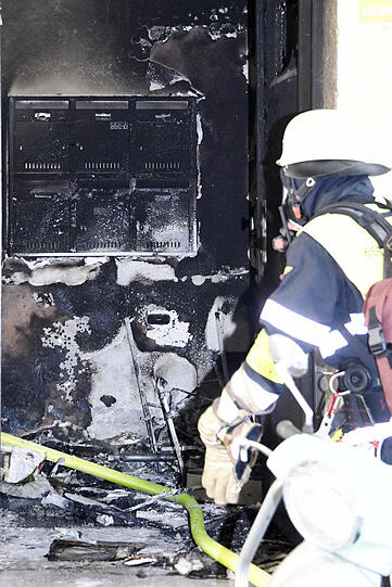 Bilder vom Feuerwehreinsatz in der Anzinger Straße.