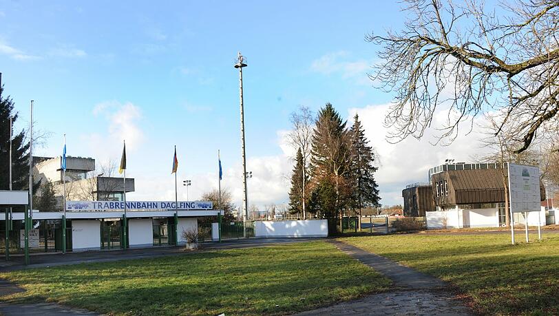Schauplatz der grausamen Tat: Eine Stallung bei der Trabrennbahn Daglfing. Schauplatz der grausamen Tat: Eine Stallung bei der Trabrennbahn Daglfing.