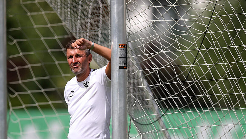 Löwen-Coach Michael Köllner will mit dem TSV 1860 am Freitagabend in die 2. Runde des DFB-Pokals einziehen. (Archivbild)