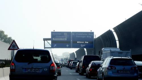 Nur langsam geht's voran am Tatzelwurm: Die Bauarbeiten verzögern sich. Nur langsam geht's voran am Tatzelwurm: Die Bauarbeiten verzögern sich.