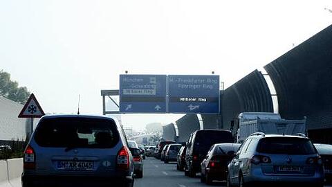 Nur langsam geht's voran am Tatzelwurm: Die Bauarbeiten verzögern sich.