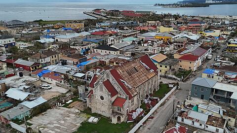 In von der Außenwelt abgeschnittenen Ortschaften fehlen Nahrungsmittel.