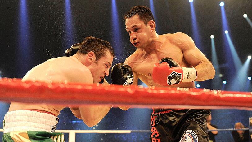 Knapp an einer Blamage vorbei: Im Kampf gegen Matthew Macklin (l.) musste Felix Sturm harte Gegentreffer hinnehmen. Knapp an einer Blamage vorbei: Im Kampf gegen Matthew Macklin (l.) musste Felix Sturm harte Gegentreffer hinnehmen.