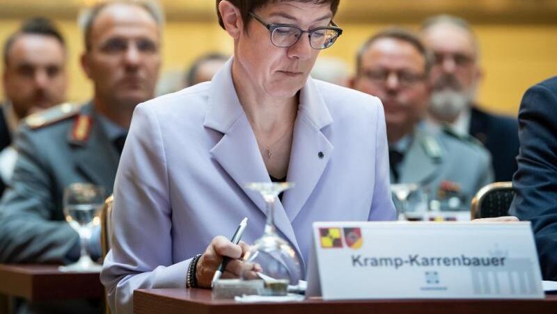 Annegret Kramp-Karrenbauer (CDU), Verteidigungsministerin. Foto: Bernd von Jutrczenka/dpa/Archivbild Annegret Kramp-Karrenbauer (CDU), Verteidigungsministerin. Foto: Bernd von Jutrczenka/dpa/Archivbild