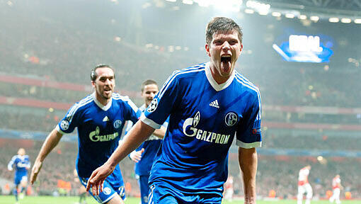 Schalkes Klaas-Jan Huntelaar jubelt über seinen Treffer gegen den FC Arsenal London. Schalkes Klaas-Jan Huntelaar jubelt über seinen Treffer gegen den FC Arsenal London.