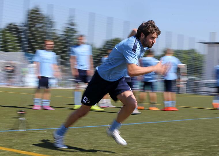Schwitzen in der Vorbereitung: Löwen-Trainer Torsten Fröhling ließ seine Mannschaft beim Vormittagstraining am Dienstag sprinten.