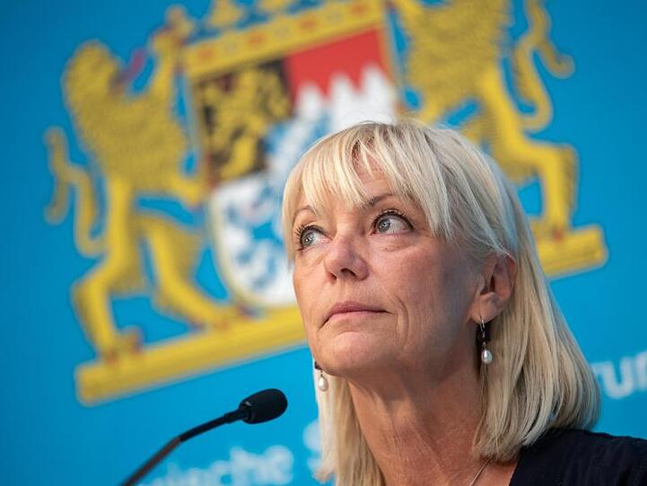 Carolina Trautner, bayerische Familienministerin, nimmt an einer Pressekonferenz teil. Foto: Peter Kneffel/dpa/Archivbild