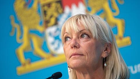 Carolina Trautner, bayerische Familienministerin, nimmt an einer Pressekonferenz teil. Foto: Peter Kneffel/dpa/Archivbild