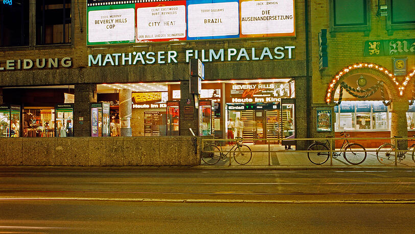 Das Mathäser-Kino 1985: Als der Kino-Boom abgeebbt war, hatte man in den 70er-Jahren aus dem großen Kinosaal vier kleine gemacht. Das Mathäser-Kino 1985: Als der Kino-Boom abgeebbt war, hatte man in den 70er-Jahren aus dem großen Kinosaal vier kleine gemacht.