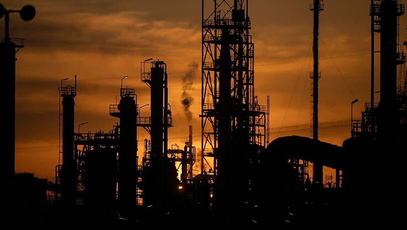 Die Abhängigkeit von globalen Krisen ist vielen in den Unternehmen bewusst, aktuell im Fokus: der Ölpreis. (Symbolfoto) Die Abhängigkeit von globalen Krisen ist vielen in den Unternehmen bewusst, aktuell im Fokus: der Ölpreis. (Symbolfoto)