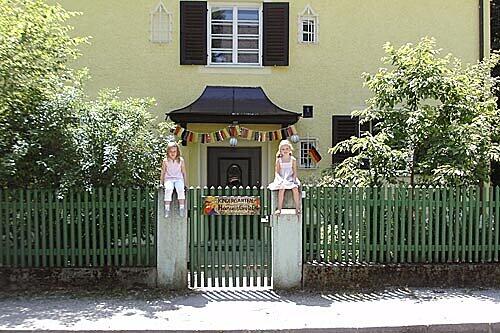 Idylle im Grünen: Der Kindergarten Hänsel & Gretel. Seit geraumer Zeit fürchten Eltern und Betreuer die Schließung.