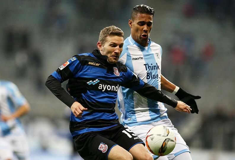 RUBIN OKOTIE NOTE 4: Begann mit spürbar mehr Selbstvertrauen nach dem Paderborn-Hattrick, das aber schnell nachließ. Scheiterte per Querschläger und zweimal per Kopf. Das war's auch schon an seinen Szenen. Diesmal glücklos.