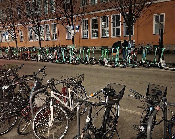 T&uuml;rken-/Ecke Schelling: Die M&uuml;nchnerinnen und M&uuml;nchner weichen w&auml;hrend des MVG-Streiks auf andere Verkehrsmittel aus, wie man hier unschwer erkennen kann.