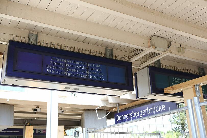 Bauarbeiten auf der Stammstrecke: Wer am Wochenende mitten in München die S-Bahn nehmen will, schaut in die Röhre. Die Bahn baut um. Wir haben uns auf der großen Baustelle mal ein Bild gemacht. Hier gibt's die Fotos...