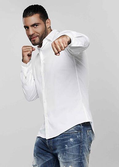 Profiboxer Manuel Charr nutzt die Zeit im "Promi Big Brother"-Haus als besondere Kampfvorbereitung. Am 19. Oktober steigt er im Vorfeld des WM-Kampfes von Robert Stieglitz in den Ring und kämpft live in SAT.1 gegen den Russen Denis Bakhtov.