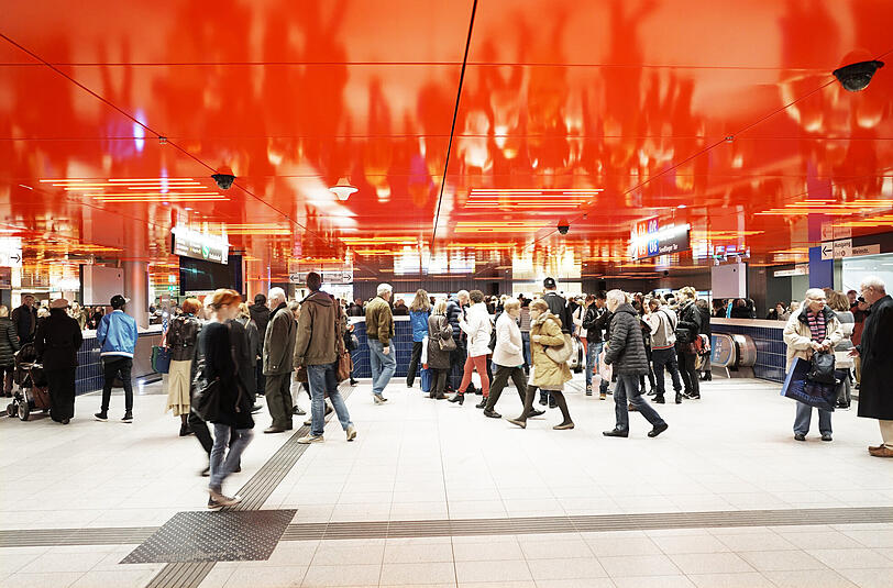 Eine spezielle LED-Lichttechnik sorgt für einen besonderen Lichteffekt im neuen Zwischengeschoss am Marienplatz.