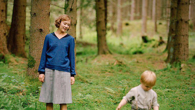 "Astrid": Astrid (Alba August) zeigt ihrem Sohn Lasse (Marius Damslev) ihre Heimat in der schwedischen Provinz Smaland. "Astrid": Astrid (Alba August) zeigt ihrem Sohn Lasse (Marius Damslev) ihre Heimat in der schwedischen Provinz Smaland.