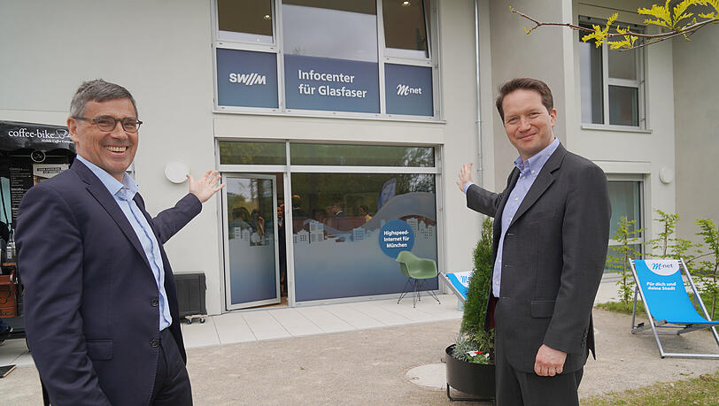 Nelson Killius und Dr. Florian Bieberbach eröffneten das Glasfaser - Infocenter. Nelson Killius und Dr. Florian Bieberbach eröffneten das Glasfaser - Infocenter.