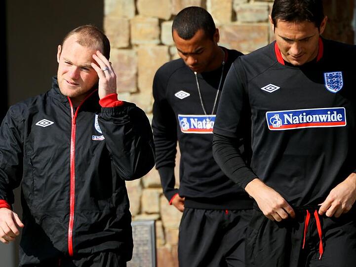 Wayne Rooney (l-r), Ashley Cole und Frank Lampard erscheinen zum Training.