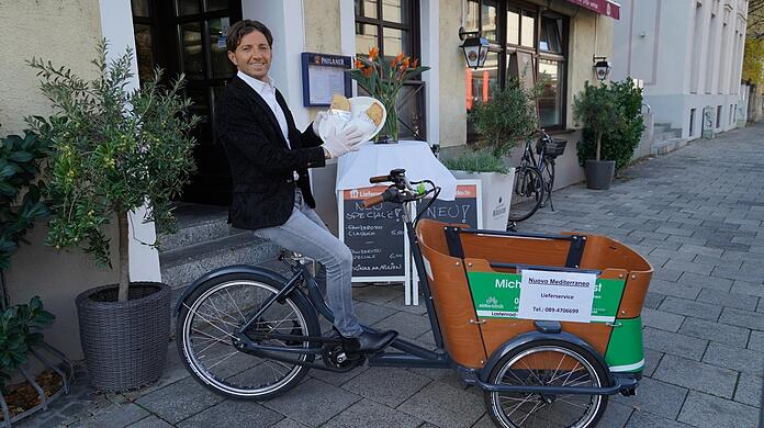 Wenn's mal schnell gehen muss, liefert Riccardo Pastore seine heißen Panzerotti auch persönlich aus.