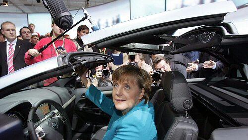 Zeigte ihre Liebe zum Auto auf der IAA: Kanzlerin Merkel Zeigte ihre Liebe zum Auto auf der IAA: Kanzlerin Merkel