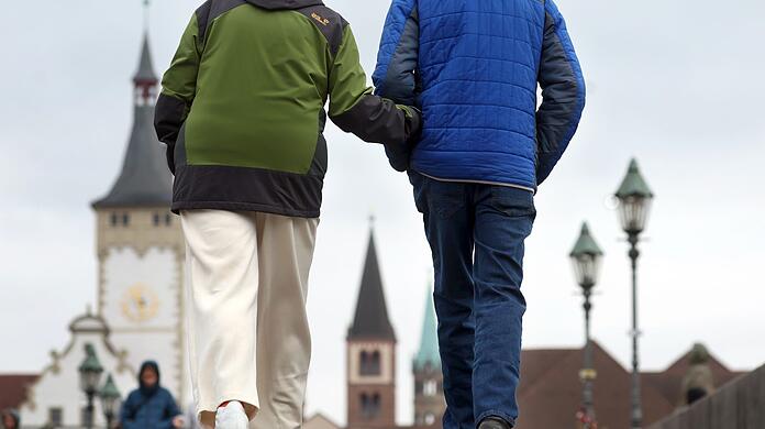 Für Rentner soll es 2025 einen Aufschlag geben.
