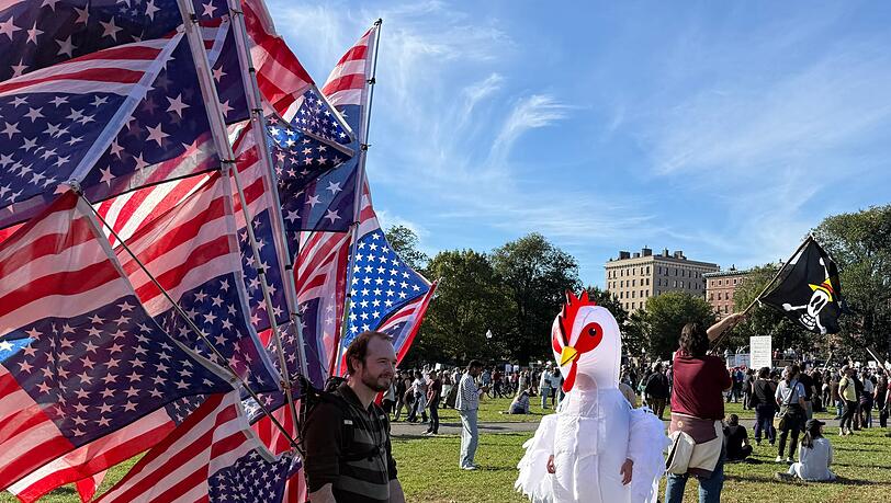 Auffällig in vielen Städten, wie hier in Boston: aufblasbare Kostüme. Auffällig in vielen Städten, wie hier in Boston: aufblasbare Kostüme.