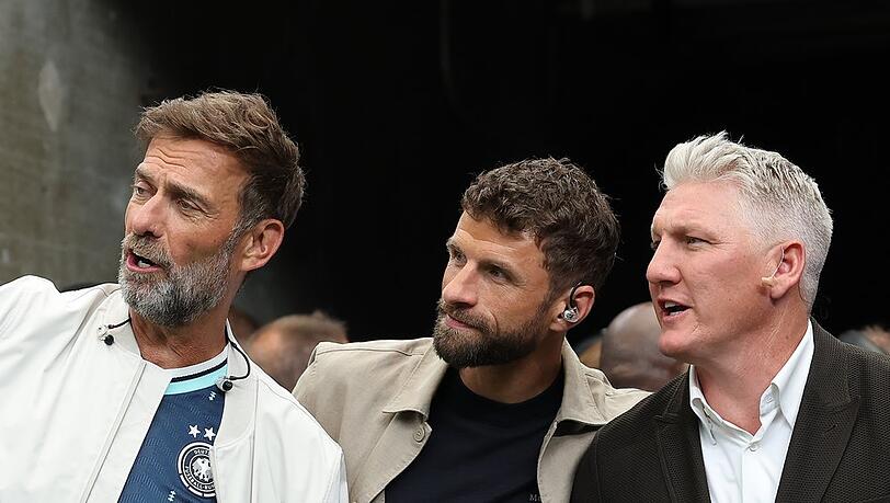 J&uuml;rgen Klopp mit seinem MagentaTV-Kollegen Thomas M&uuml;ller und dem ARD-Experten Bastian Schweinsteiger bei der Fu&szlig;ball-WM 2026. (v.l.n.r.)