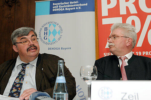 BHG-Präsident Siegfried Gallus (li.) und Bayerns Wirtschaftsminister Martin Zeil (FDP) zogen Bilanz zur Hotelsteuersenkung.