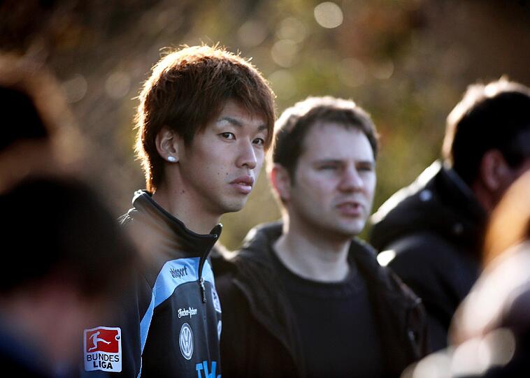 Friedhelm Funkel lässt seine Spieler beim Laktattest ordentlich schwitzen. Im Fokus: Neuzugang Yuya Osako aus Japan.