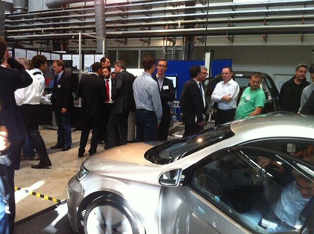 Das Elektroauto beim Stehempfang auf dem TU-Forschungscampus.